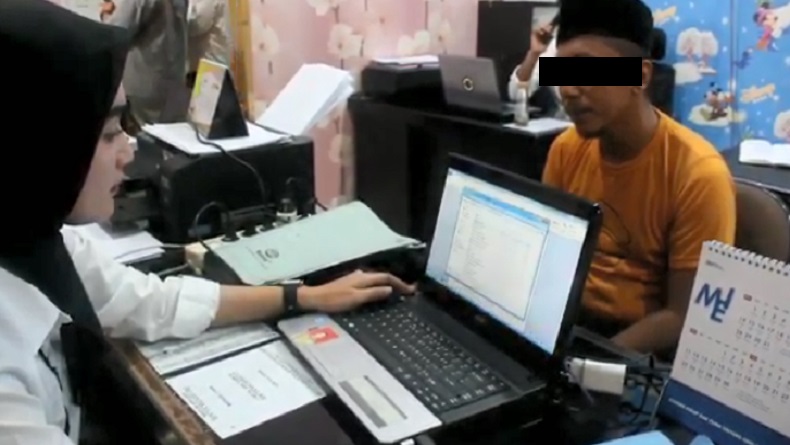 Terpancing Lihat Posisi Tidur, Guru SMA Minta Siswa Sodomi Dirinya